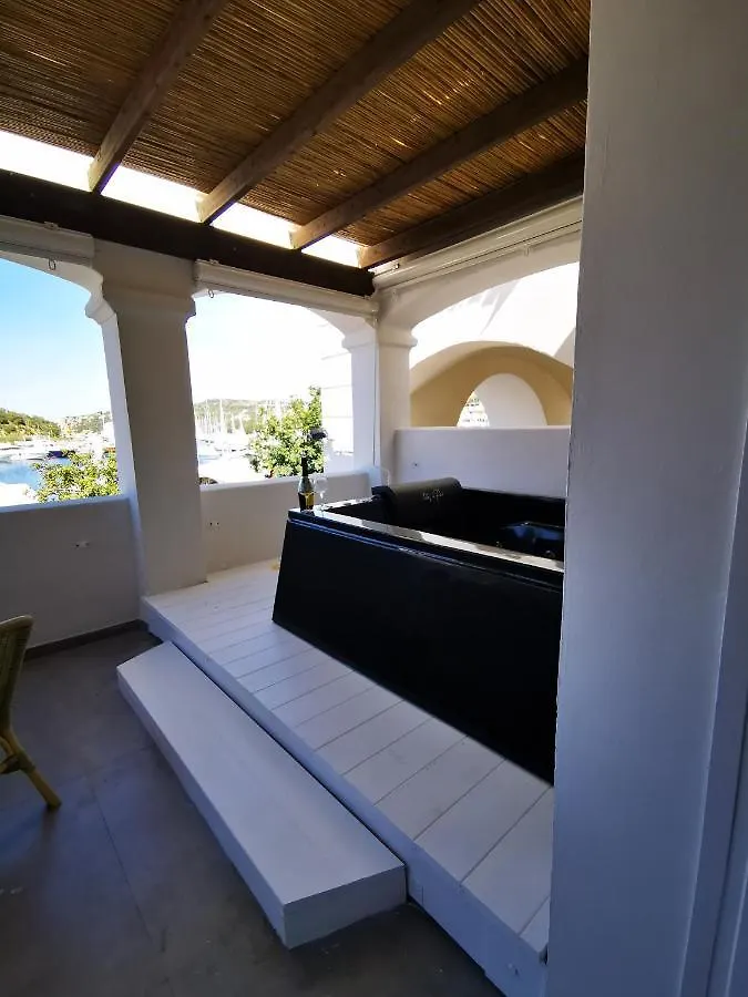 Prázdninový dům Relais Du Port - Capri Luxury Suite With Jacuzzi Santa Teresa Gallura